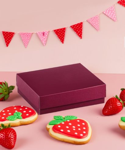 Χάρτινο Κουτί Μπιζού Ματ Βουργουνδίας – Συσκευασία Εκκλησιαστικών Δώρων Χάρτινο κουτί μπιζού Ματ Βουργουνδίας – Ιδανικό για εκκλησιαστικά δώρα και τουριστικά ενθύμια